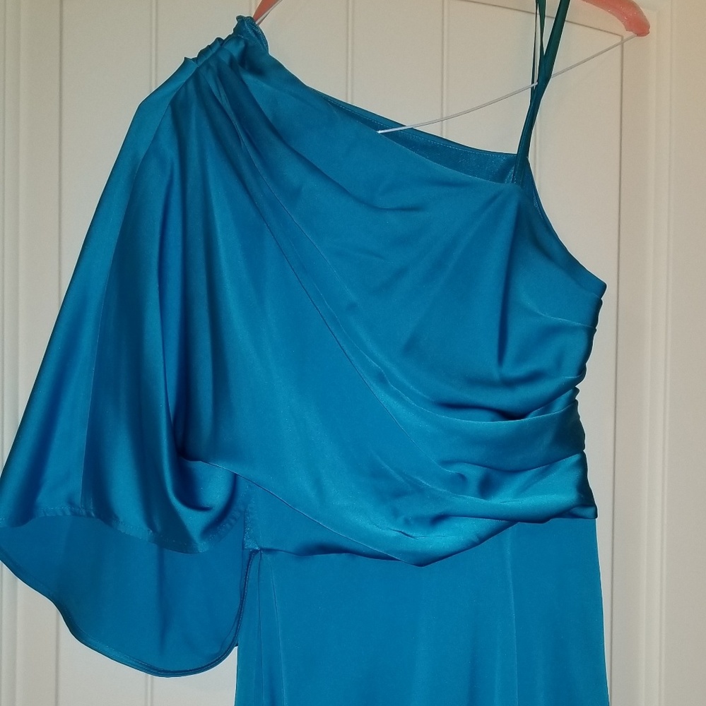 Dress - Picture 2 of 4